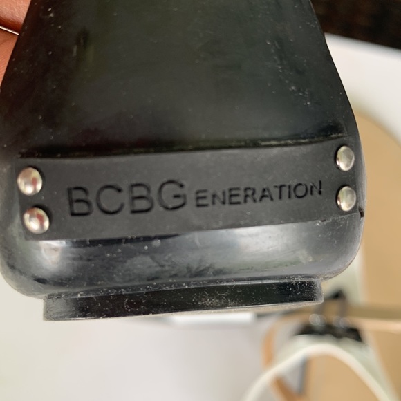 BCBGeneration Flat 0 to 1/2" Women's Sandals & Flip Flops - Picture 10 of 16